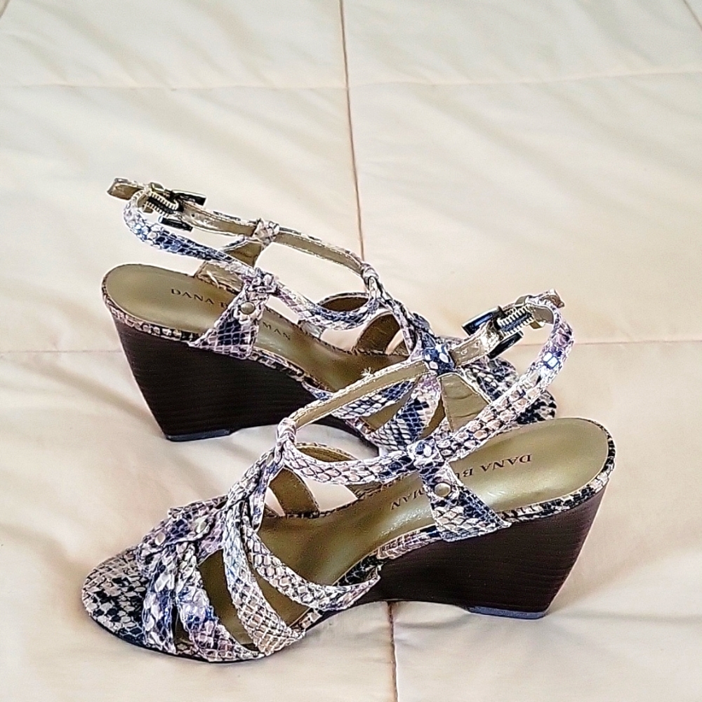 Dana Buchman Wedge sandal
